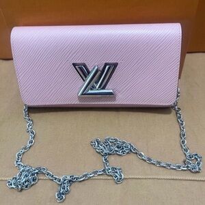 ❤️❤️❤️SOLD SOLD❤️LV EPI TWIST WALLET/clutch Rose Ballerina color